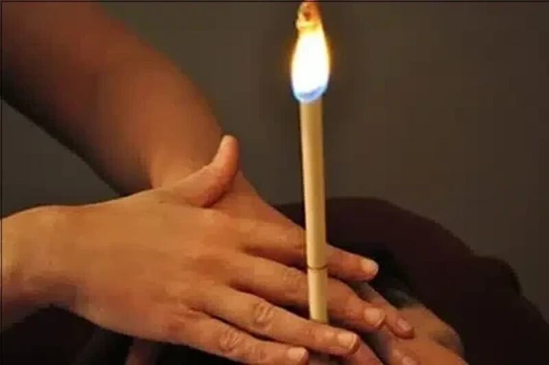 انتشر مؤخرًا “تشميع الأذن”؛ لا تنخدع به فأضراره قد تكون جسيمة