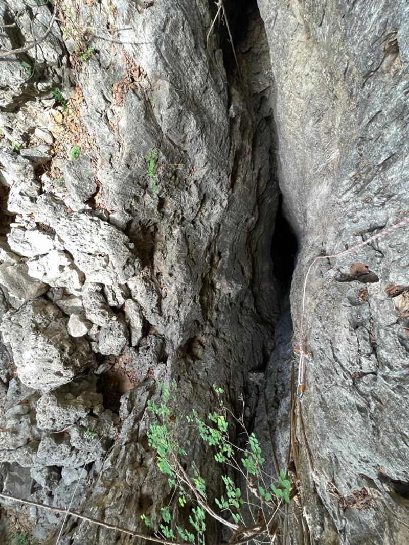 هذا الخبر سيأخذك في رحلة استكشافية للحفرة الأعمق بظفار