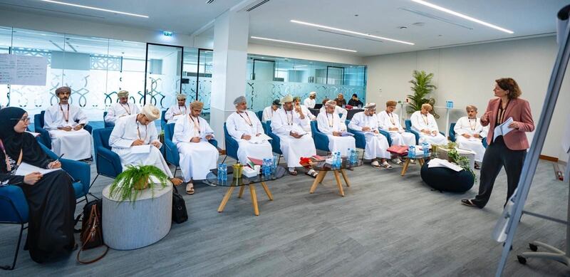 الأكاديمية السلطانية للإدارة تواصل تمكين القيادات الوطنية من صياغة السياسات العامة والاستراتيجيات وتنفيذها