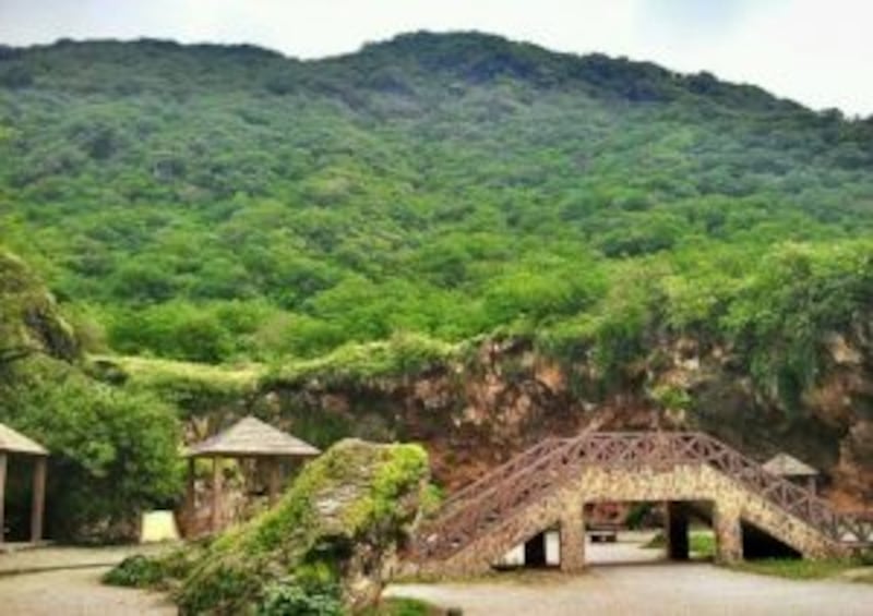 لماذا تُعدّ عين جرزيز من المزارات السياحية في ظفار؟