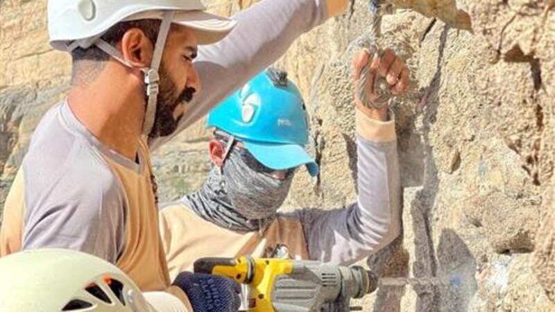 حوادث تؤدي إلى صيانة سلك التسلق في الجبل الأخضر