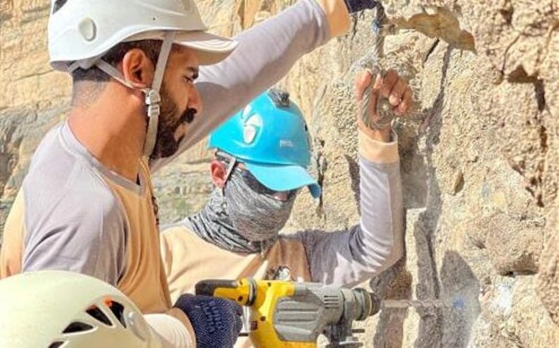 حوادث تؤدي إلى صيانة سلك التسلق في الجبل الأخضر