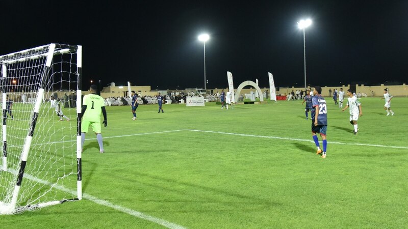 ضمن برنامج " الملاعب الخضراء: بنك مسقط يشارك في افتتاح مشروع إنارة ملعب فريق التضامن بولاية جعلان بني بو حسن
