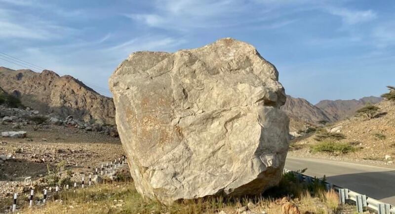 بالصور: “التصاوير” حصاة تحوي رسومات ونقوشًا أثرية قديمة