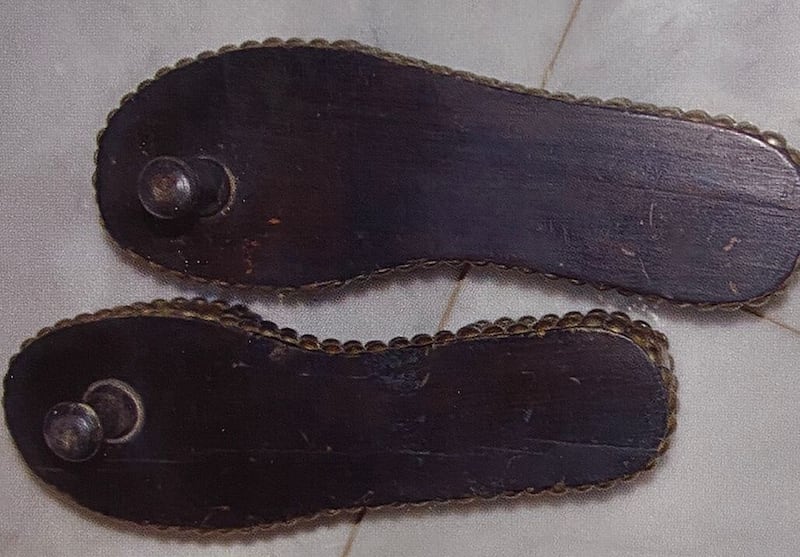 11 نوعًا للأحذية التقليدية العمانية، كم واحدًا تعرف منها؟