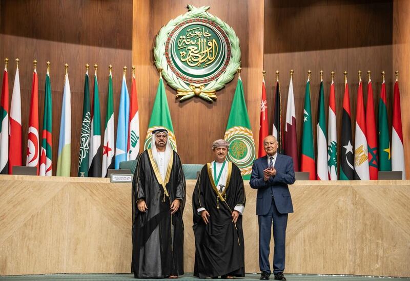 الحبسي يفوز في فئة “أفضل وزير عربي”، ويؤكد: الفوز مسؤولية  