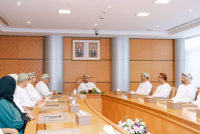 سمو السيد ذي يزن يزور وحدة متابعة تنفيذ رؤية عُمان 2040