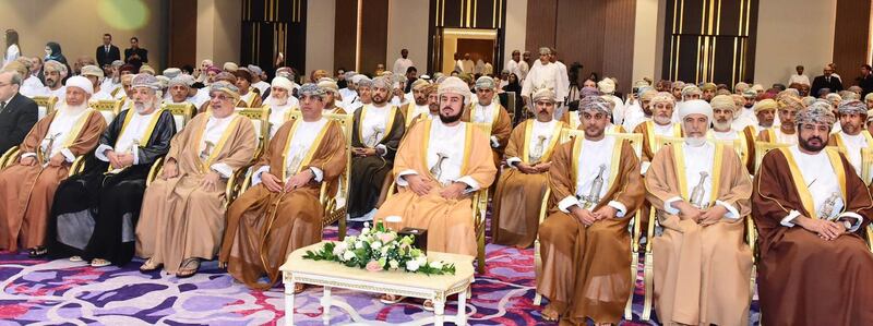 بالصور: أسعد بن طارق يدشن كتابي ” النظام السياسي والدستوري” و”الملهم، قابوس بن سعيد”