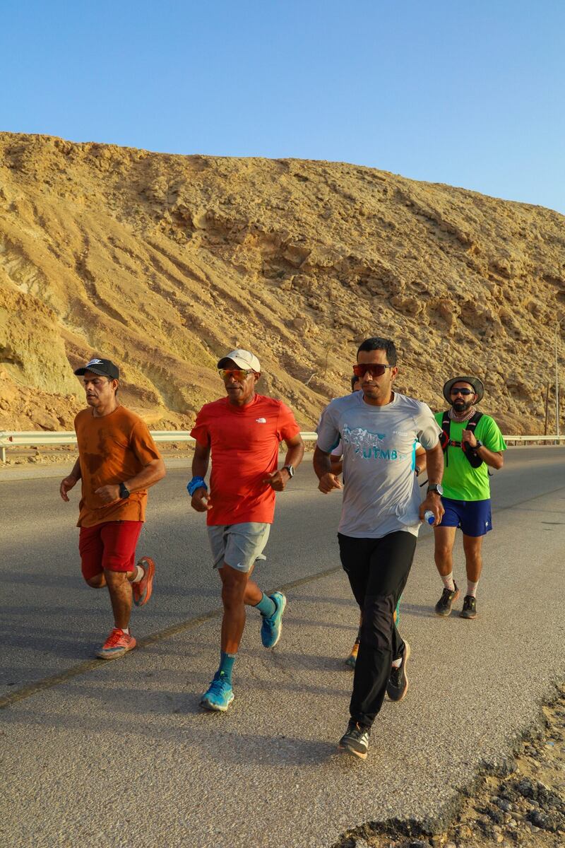 عمره يتجاوز الـ 60 ويجري نحو 600 كم؛ فما عذرك عن الرياضة؟