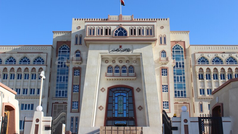 التربية تصدر بيانا توضيحيا حول ما يتداول عن تصنيف سلطنة عمان