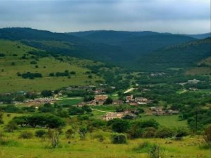 بالخريطة والصور.. نحيز الوادي الأخضر وكهفه الفريد