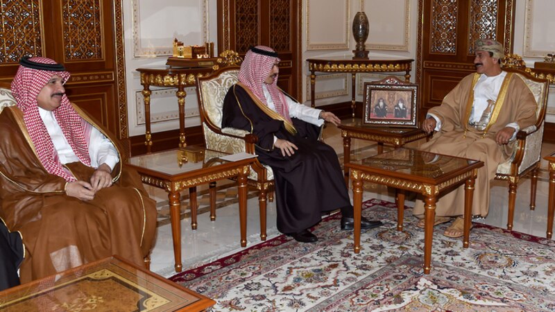 وزير المكتب السلطاني يستقبل وزير الخارجية السعودي