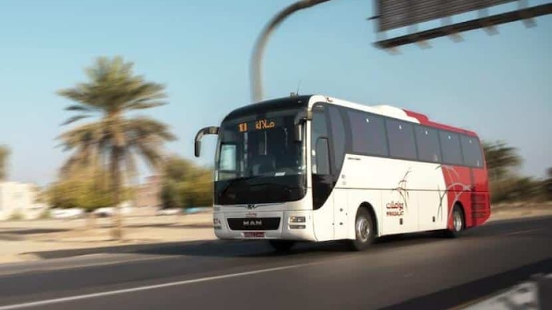 خلال موسم الخريف: رحلات مسقط – صلالة بأسعار مغرية مع “مواصلات”