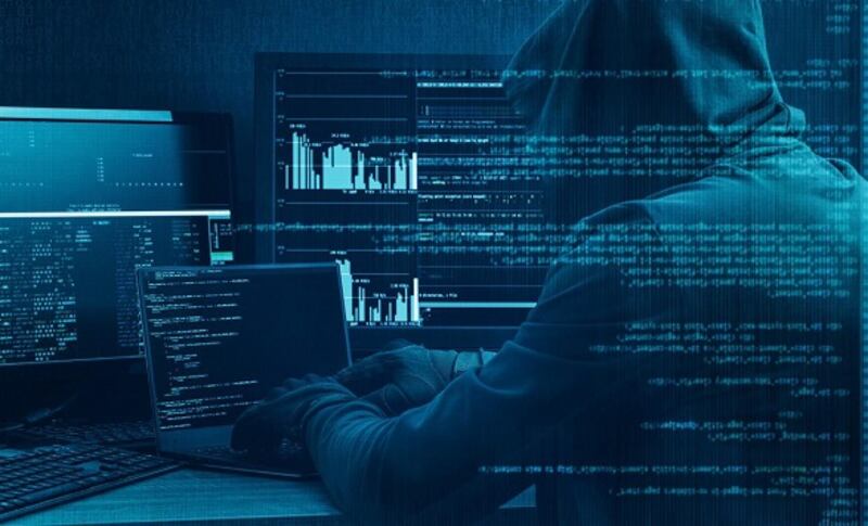 منها “انتقام وتصفية حسابات”: 35 جريمة إلكترونية تعرض لها أطفال.. ومختصة توضح