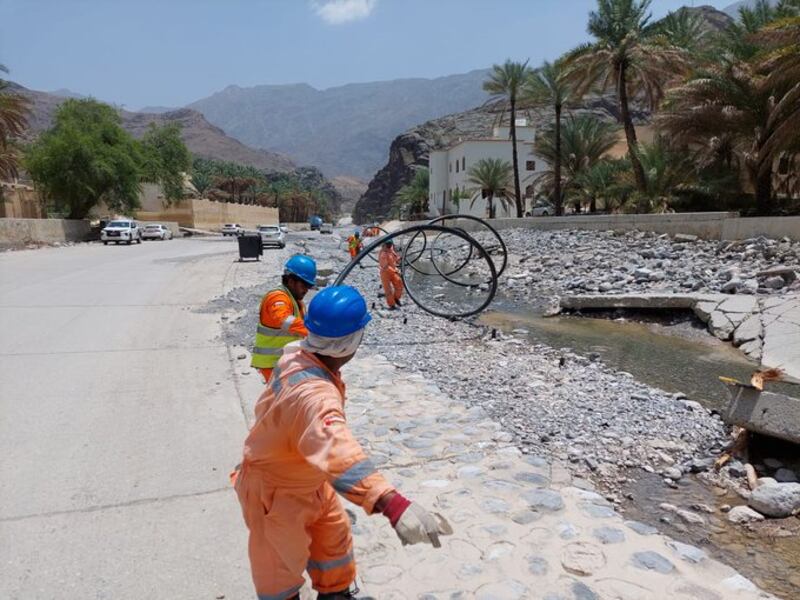 لأهالينا المتأثرين بالأمطار: الخدمات الأساسية في طريقها للعودة