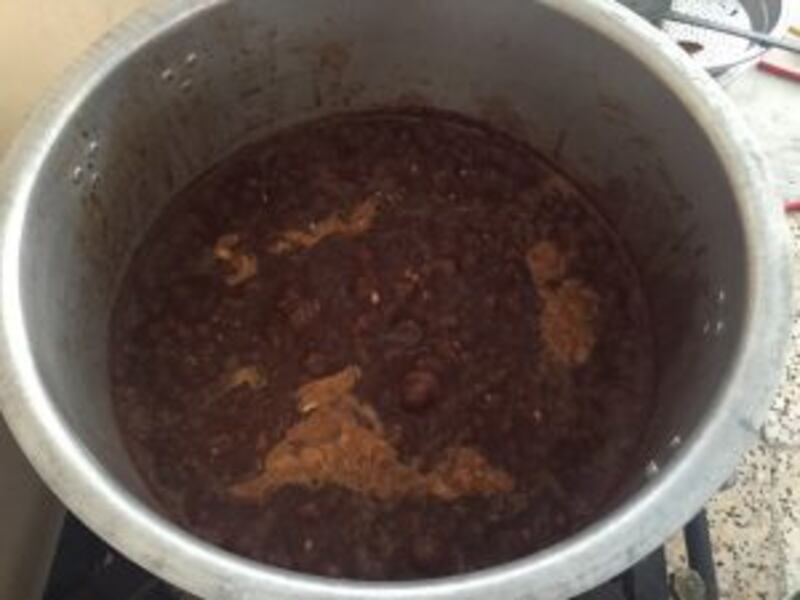 كيف يتم تحضير الخل العُماني الذي تشتهر به الباطنة؟