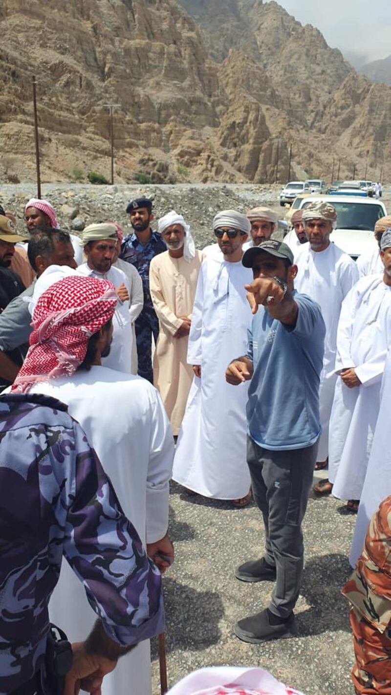 فريق طارئ لإعادة التأهيل الفوري للطرق المتضررة بالأمطار في مسندم