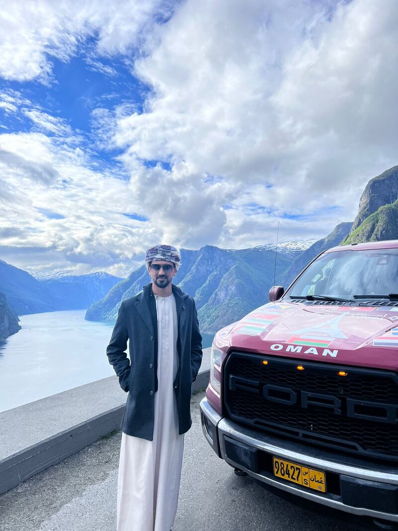 بسيارة كلاسيكية: رحّال عُماني يجوب مدن 14 دولة