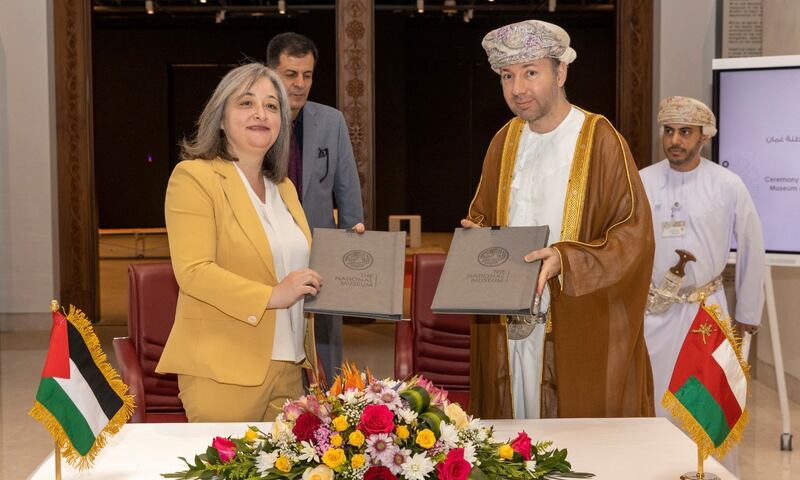 عبر اتفاقيتين: معرض عماني في فلسطين وركن خاص لها في المتحف الوطني