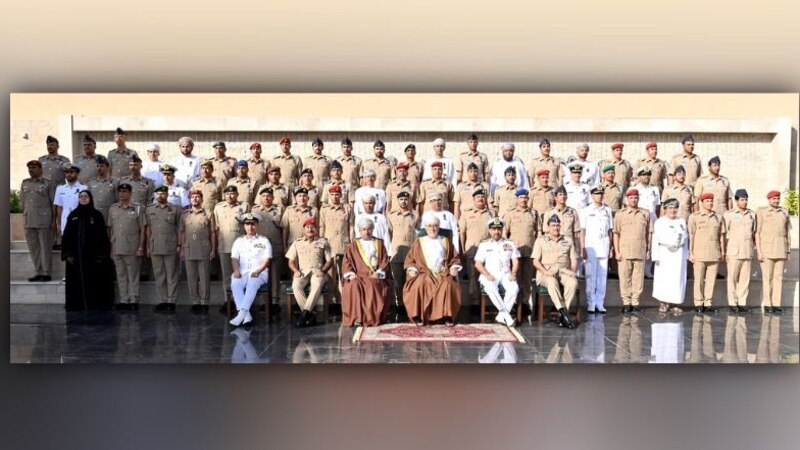 جلالة السلطان المعظم ينعم بميداليتي الخدمة الممتازة والثناء السلطاني على عسكريين ومدنيين