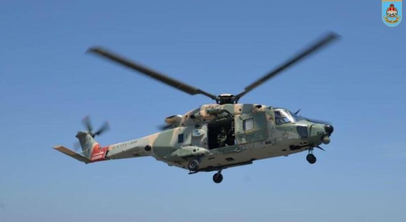 طائرة عمودية تنقل مواطنة من مسندم إلى مسقط