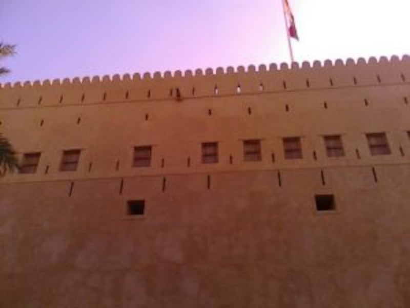كيف أثّر تطور التسليح الحربي على عمارة الأبنية الدفاعية في السلطنة