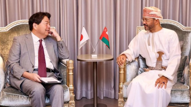 لقاء عماني ياباني يبحث تعزيز العلاقات الثنائية