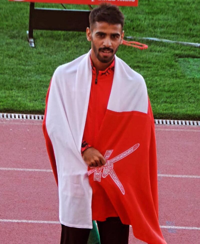 عداء عماني يحقق 3 ذهبيات في بطولة واحدة