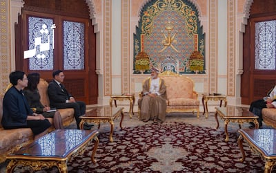 خلال لقاءه بجلالة السلطان: وزير الخارجية التايلندي يُشيد بجهود عُمان في إجلاء طاقم سفينة بمضيق هرمز