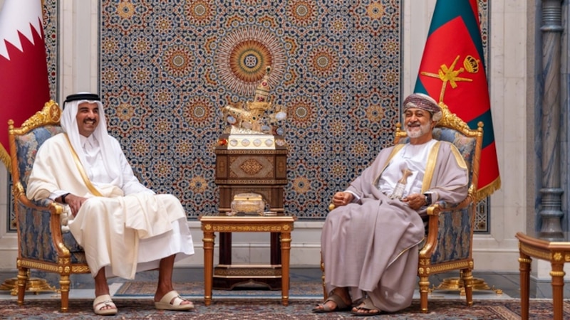 جلالة السلطان وأمير قطر يحرصان على تعزيز مجالات التعاون والشراكة