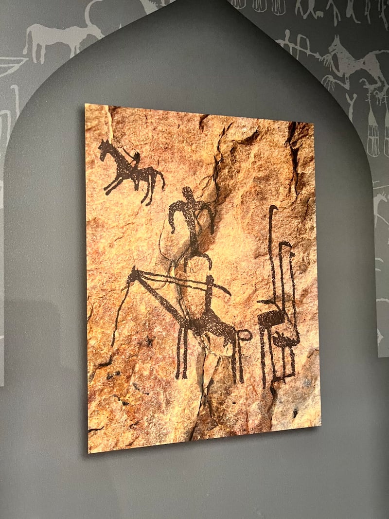 بالصور: شاهد 8 نقوش وثقت حياة الإنسان في سلطنة عمان