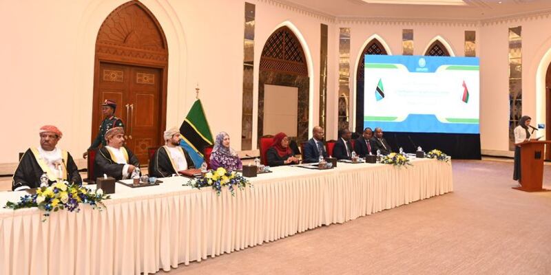 رئيسة تنزانيا للتجار العمانيين: استثمروا معنا، وبلدكم مميز