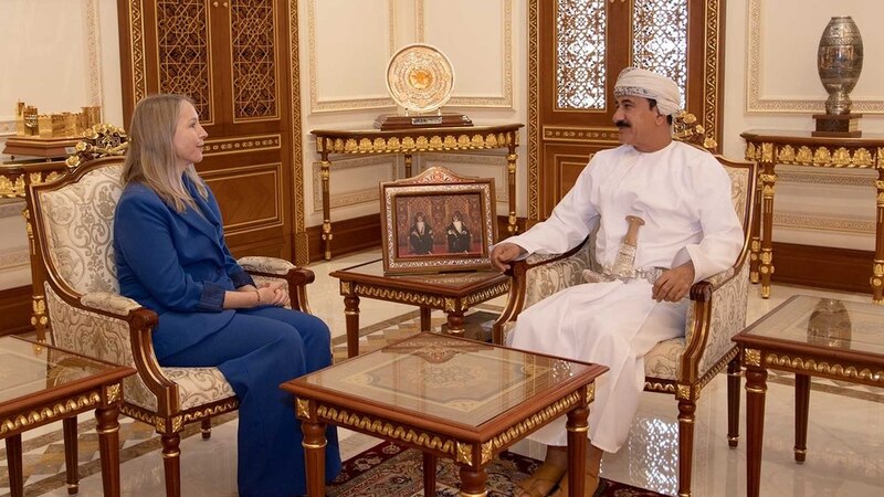 وزيرُ المكتب السُّلطاني يودّع سفيرة مملكة هولندا