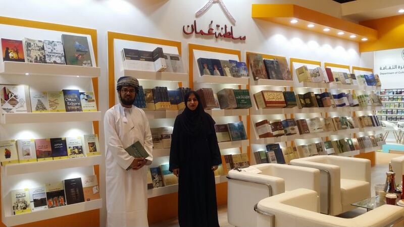 بالصور: تعرف على جوانب من المشاركة العمانية في معرض أبوظبي للكتاب