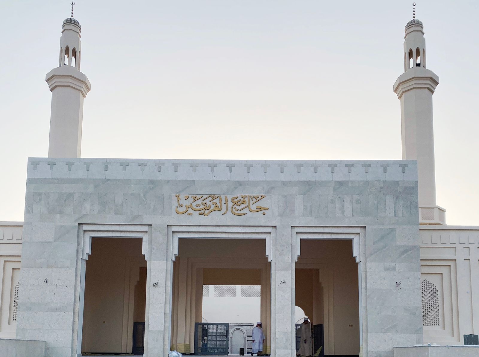 “بادروا بالأعمال الصالحة” عنوان خطبة الجمعة وهذا ملخصًا لها بـ4 لغات