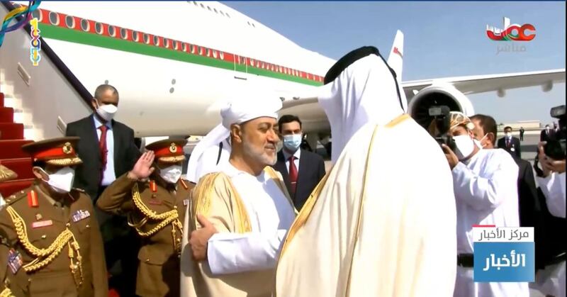 إحداهما مغلقة بينهما: جلستا مباحثات بين جلالة السلطان وأمير قطر