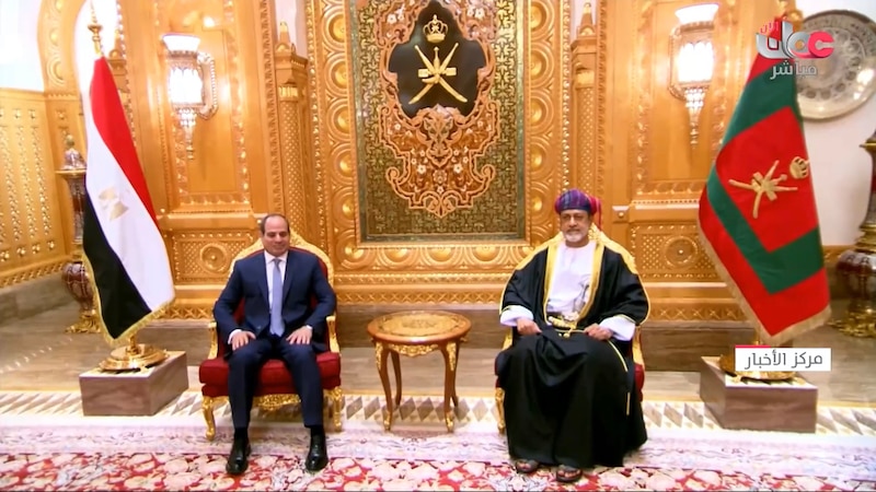 جلالة السلطان والرئيس المصري يعقدان جلسة مباحثات رسمية