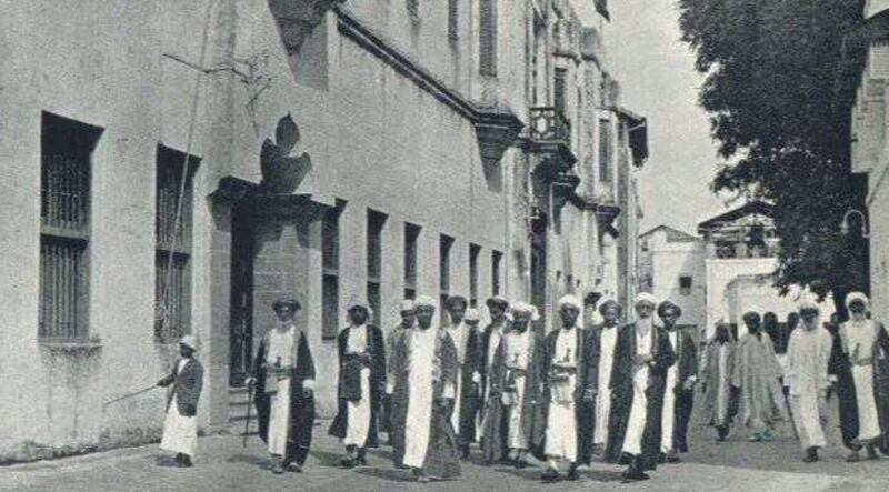 ما تفاصيل حرب المقاطعة والقرنفل بين العمانيين والهنود في زنجبار؟