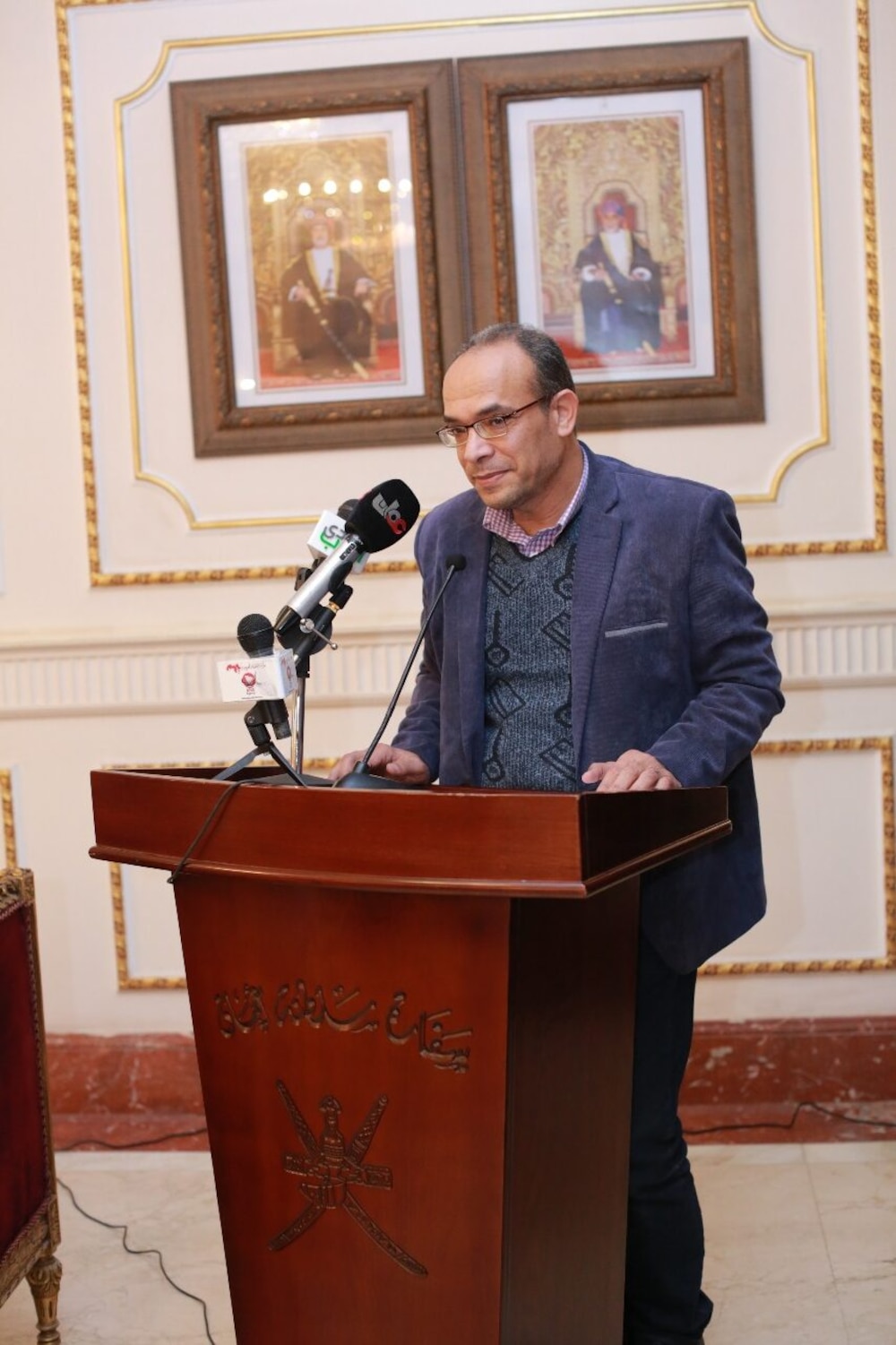 الفراهيدي سفيرٌ لغوي عماني: صالون ابن ماجد في القاهرة يحتفي بيوم اللغة العربية