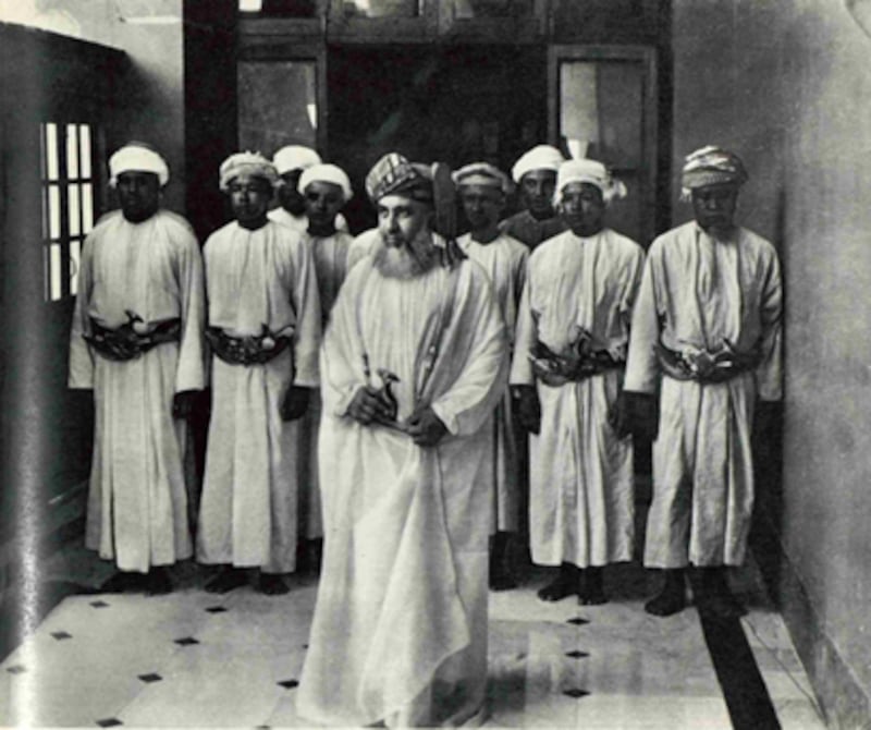 صورة منشورة للسلطان سعيد بن تيمور في عدد 24 أغسطس 1957 من مجلة The Sphere