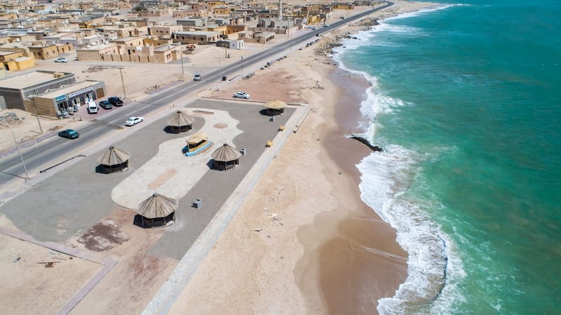 بالصور: مواطنون يتعاونون مع البلدية ويُطلقون مشروعًا تجميليًا لمنطقتهم