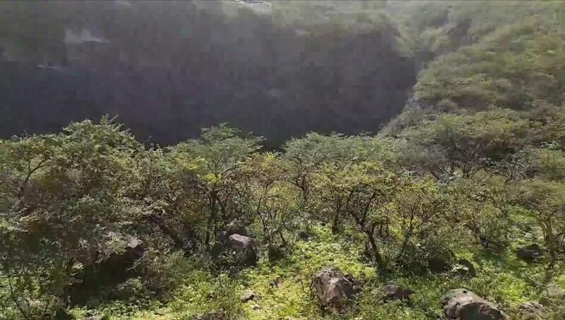 كهوف ومغارات جميلة في منطقة شعت