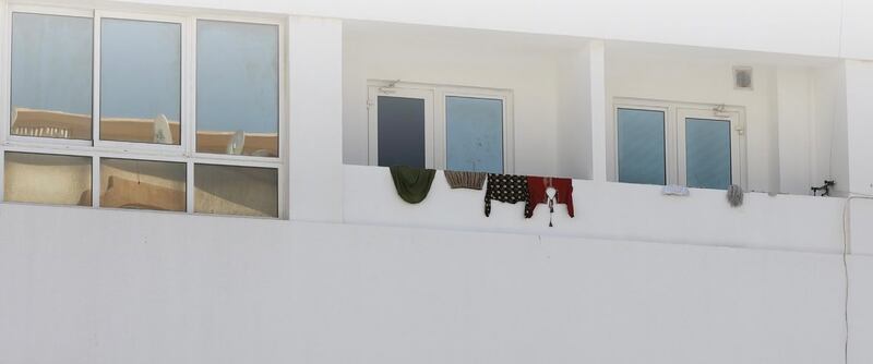 عقوبتها قد تصل إلى السجن وغرامة 5000 ريال: بلدية مسقط تحذّر من مخالفة تتعلق بنشر الملابس