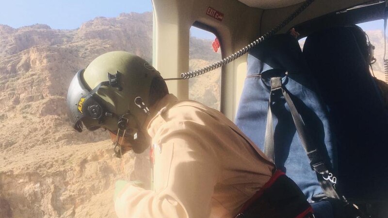 إنقاذ مُصاب في أحد الجبال بطائرة