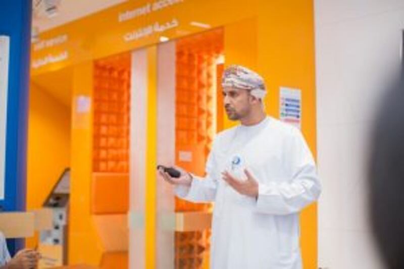 عمانتل تُدشّن شريحة هي الأولى من نوعها في السلطنة