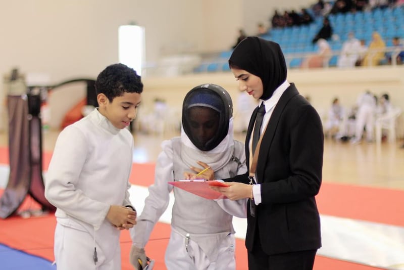 فتاة على مقاعد الدراسة تصبح أول حكمة عمانية في المبارزة