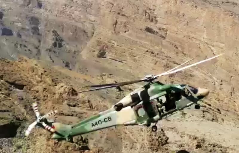 إنقاذ شخص مصاب في منطقة وعرة