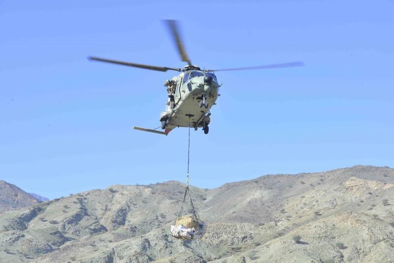 نقل مساعدات لمواطنين عبر طائرات سلاح الجو