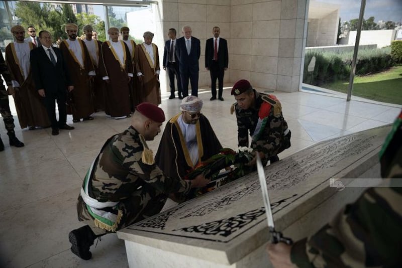 سينقل رسالة من جلالة السلطان لمحمود عباس: السيد بدر يصل فلسطين