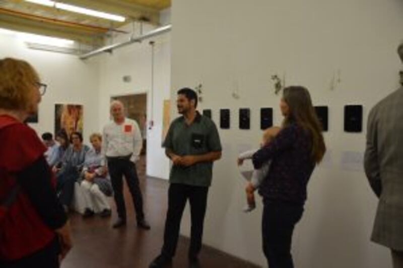 فنان عُماني يشرح “كلمات الحب” في اللغة العربية عبر لوحات فنية بألمانيا